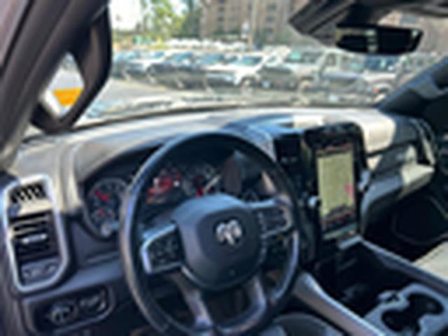 2020 RAM 1500 Laramie 4x4 Crew Cab 5'7" Box