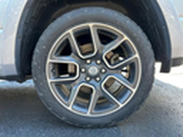 2020 RAM 1500 Laramie 4x4 Crew Cab 5'7" Box