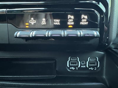2020 RAM 1500 Laramie 4x4 Crew Cab 5'7" Box