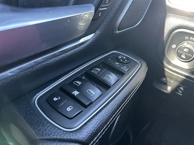 2020 RAM 1500 Laramie 4x4 Crew Cab 5'7" Box