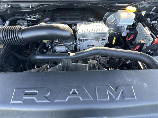 2020 RAM 1500 Laramie 4x4 Crew Cab 5'7" Box