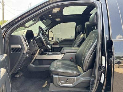 2017 Ford Super Duty F-250 SRW Platinum 4WD Crew Cab 6.75' Box