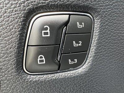 2022 Ford Super Duty F-250 SRW LARIAT 4WD Crew Cab 6.75' Box