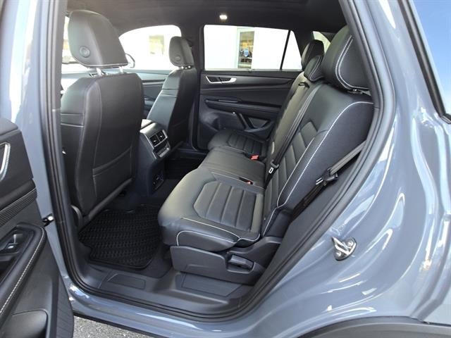 2026 Volkswagen Atlas Cross Sport 2.0T SEL R-Line Black