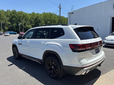 2024 Volkswagen Atlas 2.0T Peak Edition SEL 4MOTION