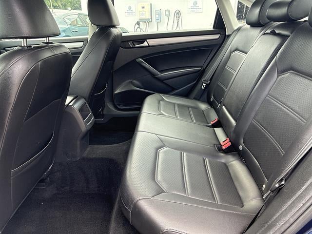 2015 Volkswagen Passat 4dr Sdn 1.8T Auto Limited Edition PZEV