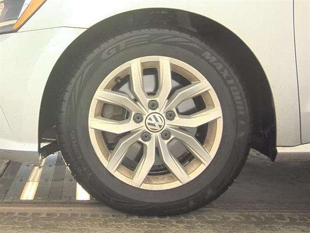 2016 Volkswagen Passat 4dr Sdn 1.8T Auto S PZEV