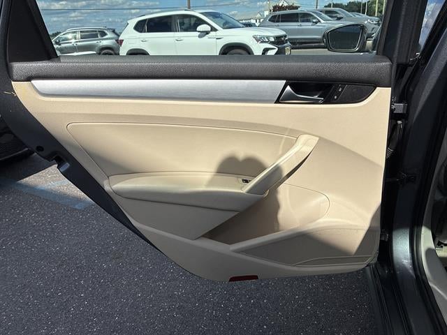 2013 Volkswagen Passat 4dr Sdn 2.0L DSG TDI SE w/Sunroof
