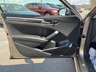 2016 Volkswagen Passat 4dr Sdn 1.8T Auto SE PZEV