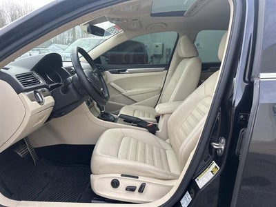 2018 Volkswagen Passat 2.0T SEL Premium