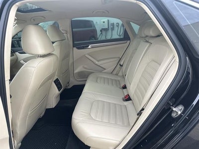 2018 Volkswagen Passat 2.0T SEL Premium