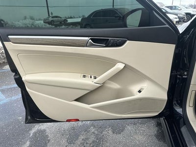 2018 Volkswagen Passat 2.0T SEL Premium