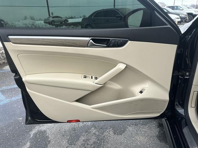 2018 Volkswagen Passat 2.0T SEL Premium