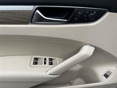 2018 Volkswagen Passat 2.0T SEL Premium