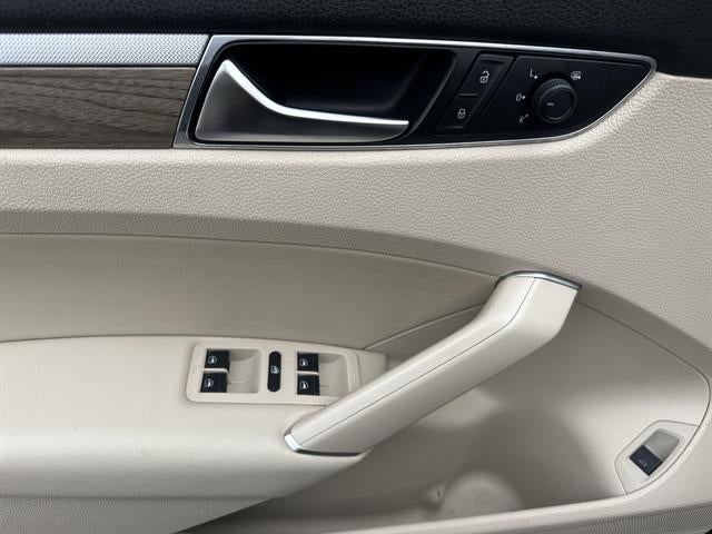 2018 Volkswagen Passat 2.0T SEL Premium