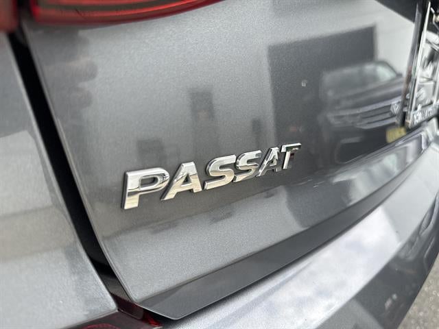 2017 Volkswagen Passat R-Line w/Comfort Pkg Auto
