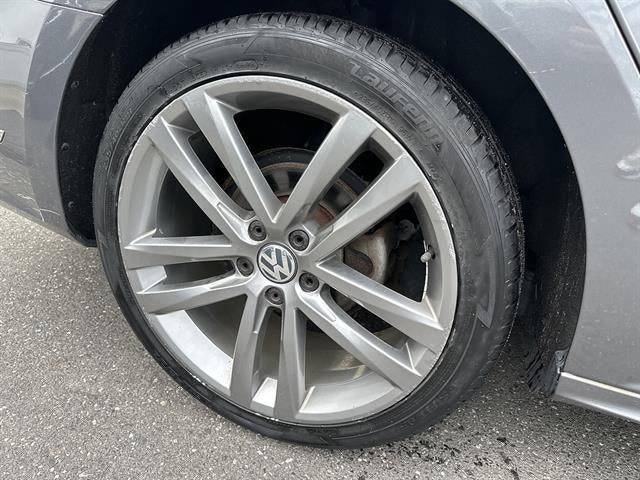 2017 Volkswagen Passat R-Line w/Comfort Pkg Auto