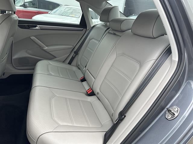 2017 Volkswagen Passat R-Line w/Comfort Pkg Auto