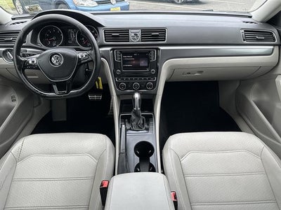 2017 Volkswagen Passat R-Line w/Comfort Pkg Auto