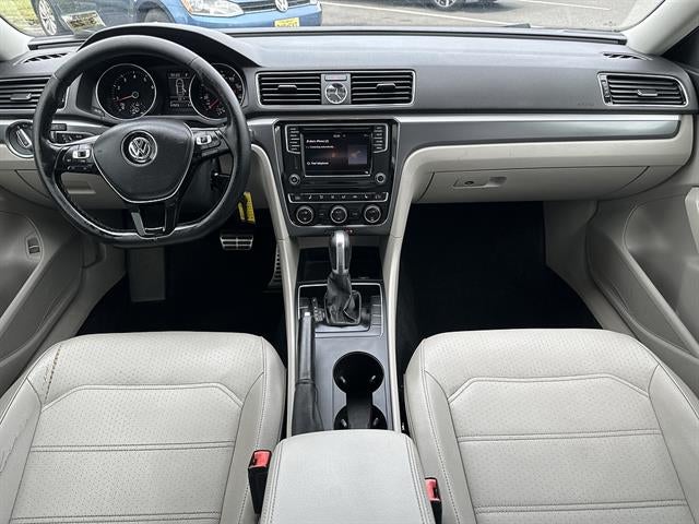2017 Volkswagen Passat R-Line w/Comfort Pkg Auto