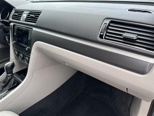2017 Volkswagen Passat R-Line w/Comfort Pkg Auto