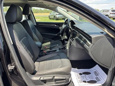 2020 Volkswagen Passat 2.0T R-Line Auto