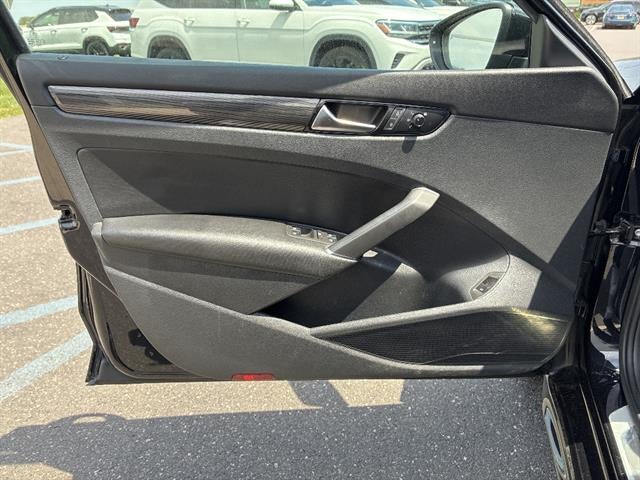 2020 Volkswagen Passat 2.0T R-Line Auto