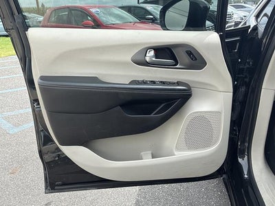 2022 Chrysler Pacifica Touring L FWD