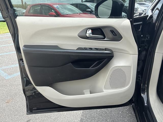 2022 Chrysler Pacifica Touring L FWD