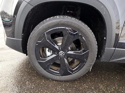 2026 Volkswagen Taos SE Black 4Motion