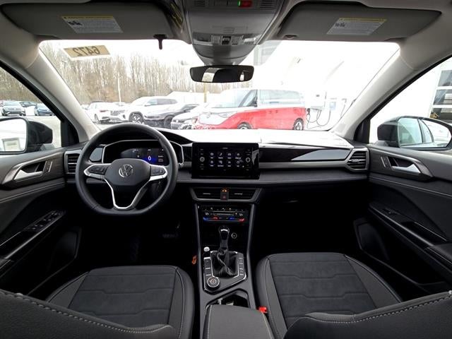 2026 Volkswagen Taos SE Black 4Motion