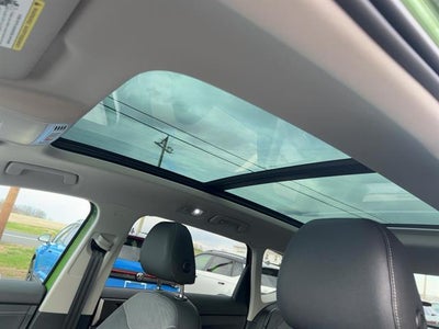 2025 Volkswagen Taos SE Black 4MOTION