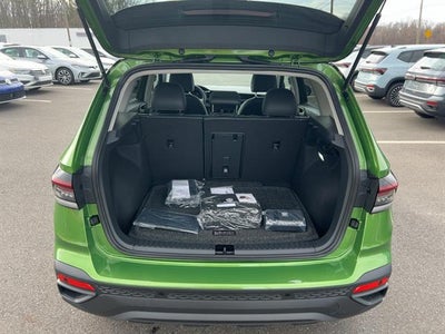 2025 Volkswagen Taos SE Black 4MOTION