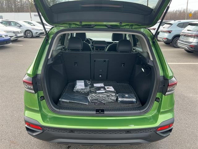 2025 Volkswagen Taos SE Black 4MOTION