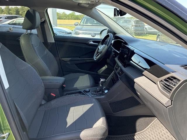 2025 Volkswagen Taos SE Black 4MOTION