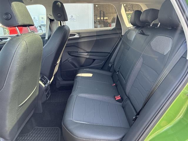 2025 Volkswagen Taos SE Black 4MOTION