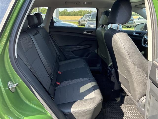 2025 Volkswagen Taos SE Black 4MOTION
