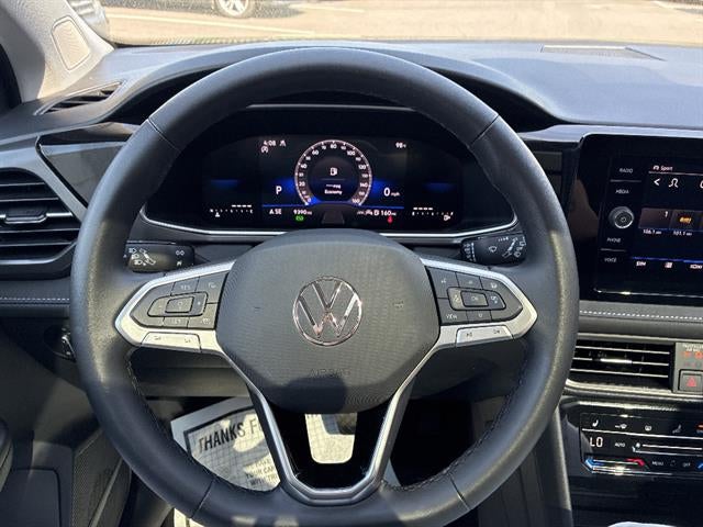 2025 Volkswagen Taos SE Black 4MOTION