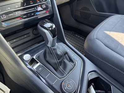 2025 Volkswagen Taos SE Black 4MOTION