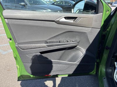 2025 Volkswagen Taos SE Black 4MOTION