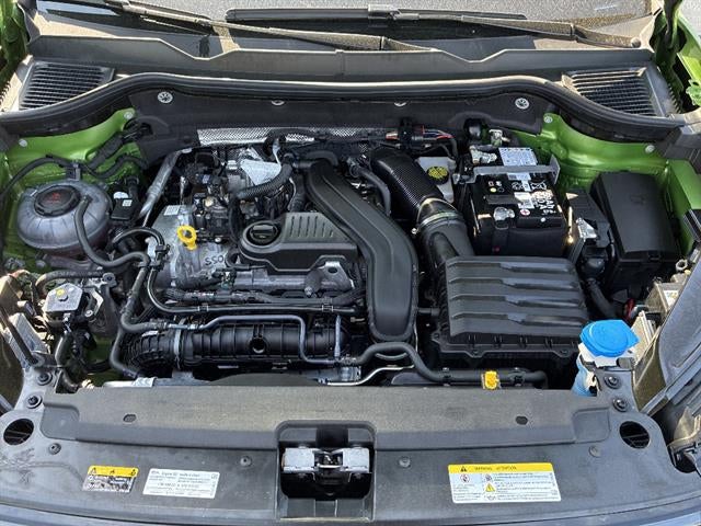 2025 Volkswagen Taos SE Black 4MOTION
