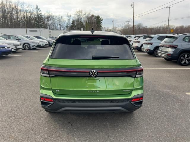 2025 Volkswagen Taos SE Black 4MOTION