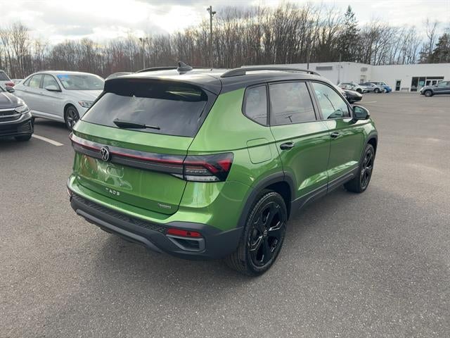 2025 Volkswagen Taos SE Black 4MOTION