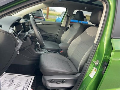 2025 Volkswagen Taos SE Black 4MOTION