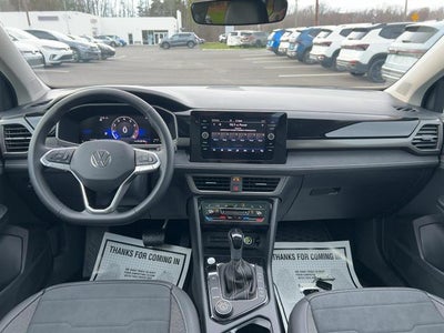 2025 Volkswagen Taos SE Black 4MOTION