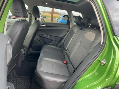 2025 Volkswagen Taos SE Black 4MOTION