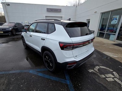 2026 Volkswagen Taos SE Black