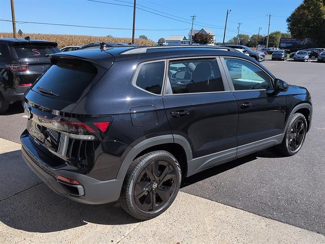 2026 Volkswagen Taos SE Black FWD