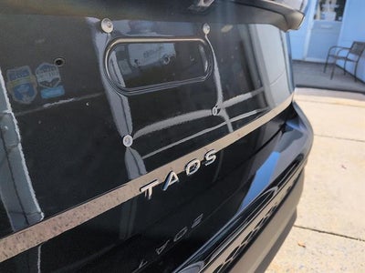 2026 Volkswagen Taos SE Black FWD