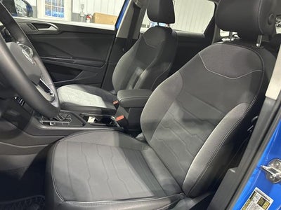 2025 Volkswagen Taos SE Black